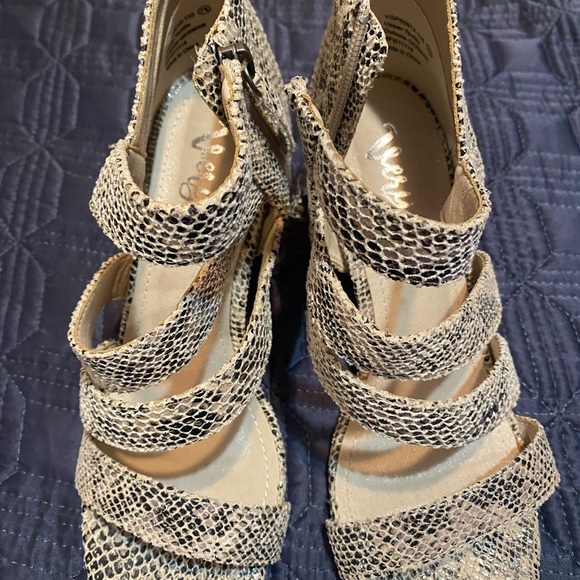 Very G snakeskin wedges. - Picture 2 of 4